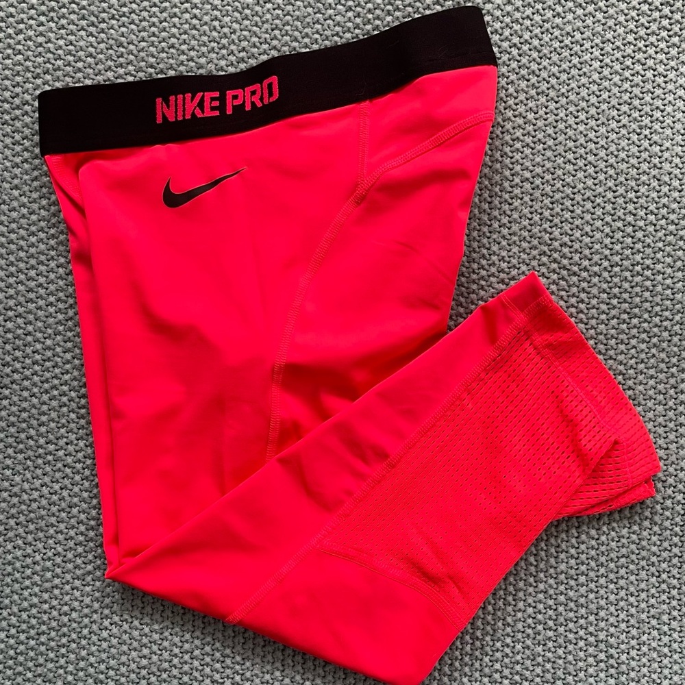 NWOT Nike Pro Dri Fit cropped tights